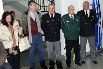 Predstavniki veteranskih organizacij - Društva Sever in Društva veteranov vojne za Slovenijo - v uniformah ter drugi obiskovalci; foto Roman Žonta 