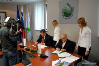 Pogodbo sta podpisala župan Marjan Poljšak in predsednik uprave Primorja mag. Dušan Črnigoj 