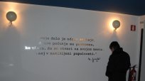 Napis na steni Pilonove galerije, pred vhodom v razstavne prostore: "Moje delo je odraz značaja, dobro počutje me prevzema, ko vidim, da so stvarni na svojem mestu, vsaj v namišljeni popolnosti." Danilo Jejčič 