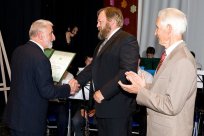 Društvo za oživljanje lokavškega izročila DOLI je prejelo Občinsko priznanje Občine Ajdovščina za ohranjanje kulturne dediščine, v imenu društva ga je prevzel predsednik Boris Blažko 
