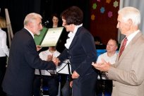 Alenka Dolgan je prejela Občinsko priznanje Občine Ajdovščina za  predano delo na področju vzgoje in izobraževanja
