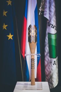 Slovenska bakla na slavonstni seji ob prazniku občine Ajdovščina. 