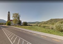 Prva tipska hišica bo postavljena na avtobusnem postajališču v Budanjah. 