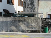 Tako je izgledala prejšnja avtobusna čakalnica v Črničah. 
