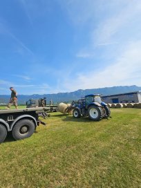 Bale pomaga transportirati tudi Slovenska vojska. 