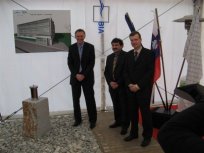 Temeljni kamen za novo stavbo podjetja Bia Separations so položili dr. Janez Potočnik, dr. Aleš Štrancar in g.Peter Zajc