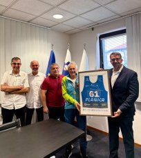 Bojan Česen, član Skakalnega kluba POK, je veteranski svetovni prvak v smučarskih skokih. 