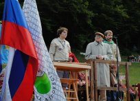 Da bi naša zgodovina morala priti v učbenike, da bi mladi morali poznati zgodovino naroda, nam je na srce položil Boris Pahor. Da bi naša zgodovina morala priti v učbenike, da bi mladi morali poznati zgodovino naroda, nam je na srce položil Boris Pahor.