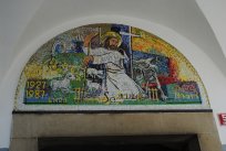 Zanimiv mozaik nad vhodom v cerkev sv. Mihaela