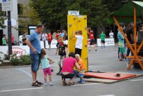 Predstavitev mladega družinskega podjetja, ki izdeluje oprimke za plezalne stene ... Predstavitev mladega družinskega podjetja, ki izdeluje oprimke za plezalne stene ...