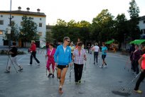 Ponedeljek, peti dan ETM 2015 na Lavričevem trgu, osrednja vadba - nordijska hoja Ponedeljek, peti dan ETM 2015 na Lavričevem trgu, osrednja vadba - nordijska hoja