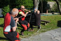 Gorska reševalna služba Tolmin, skupina Ajdovščina, je prek Hublja napeljala žičnico Gorska reševalna služba Tolmin, skupina Ajdovščina, je prek Hublja napeljala žičnico