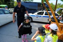 Majhna policistka - še malo polente, pa bo oprema prav :) ... Majhna policistka - še malo polente, pa bo oprema prav :) ...