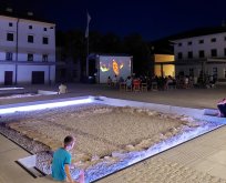 Filmski teden Evrope na Lavričevem trgu v Ajdovščini poleti 2021. 