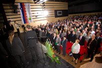 Proslavo je tradicionalno zaključila primorska himna, ob spremljavi harmonike in ob pevski pomoči stoječe publike. Foto Matjaž Slejko Proslavo je tradicionalno zaključila primorska himna, ob spremljavi harmonike in ob pevski pomoči stoječe publike. Foto Matjaž Slejko