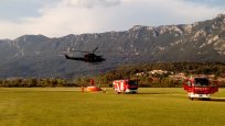 helikopter na letališču 