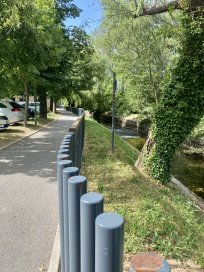Lično urejena pešpot ob Hublju že sedaj privablja obiskovalce. 