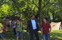 Jošt Černigoj v družbi župana na eni od prireditev Igrajmo se za varnost, ki jih je organiziral. 
