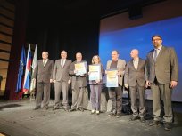 Marjan Krpan, slavnostni govornik Franc Koren, nagrajenci: Drago Sedmak, Silva Karim, Oktet Sotočje, Artur Lipovž, župan Tadej Beočanin