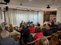 Pred dnevi je v knjižnici potekala predstavitev knjige, ki celovito predstavlja življenje in delo našega umetnika Vena Pilona, avtorja knjige sta dr. Irene Mislej in dr. Miklavž Komelj. 