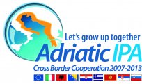 LOGO_Jadranski čezmejni program IPA_s sloganom