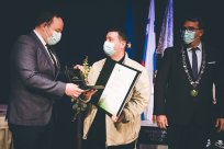 Malonogometni klub »KIX« Ajdovščina je za predano delo na področju športa in uspehe v malem nogometu prejel Zlati znak Občine Ajdovščina.  <br />
