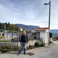 Izvajanje naložbe so spremljali tudi krajani, zadovoljni po izvedbi in pred novimi naložbami v kraju. 