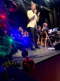 Pihalni orkester Burja Ajdovščina pod vodstvom dirigenta Andreja Kobala. Kot solista sta nastopila tenorist Gregor Ravnik ter sopranistka in akademska pevka Tina Debevec.