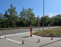 Pleskanje talnih prometnih oznak napoveduje skorajšnji konec poletja 