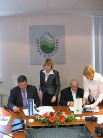 Pogodbo sta podpisala direktor podjetja Primorje mag. Dušan Črnigoj in župan Občine Ajdovščina Marjan Poljšak