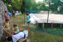Dopoldnevi z otroci na grajski mivki. Foto sh