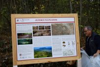 Člani Društva Matija Vertovec so ob Jezercu postavili turistično informativno tablo. 