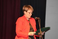 V imenu družine Bačar se je vsem, ki so pomagali k izidu knjige, zahvalila Stanetova hči Karmen Slokar. Foto Nevenka Vidmar 