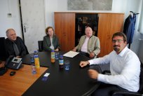 Profesor Jure Kovač, gospa Giselle in dr. Oskar Grün, župan Tadej Beočanin  