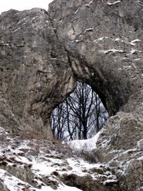 Otliško okno pozimi, s spodnje strani 