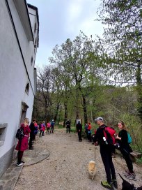Pri cerkvici sv. Marjete je Jure Slokar predstavil fosile, ki jih je Stanislav Bačar našel na tem območju, med njimi je tudi edinstvena Bacarella Vipavica, tu najdena prvič na svetu, poimenovana po najditelju. 