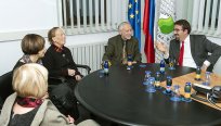 Gospod Pilon se je sprejema udeležil s soprogo, spremljali sta ju direktorica Pilonove galerije Nataša Kovšca in umetnostna zgodovinarka Tanja Cigoj. Foto Primož Brecelj 