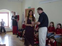 Mentorica likovne vzgoje na Srednji šoli Veno Pilon, Damjana Plešnar in podžupan Miloš Bizjak Mentorica likovne vzgoje na Srednji šoli Veno Pilon, Damjana Plešnar in podžupan Miloš Bizjak