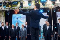 Moški pevski zbor Srečko Kosovel na petomajski proslavi.<br />
Foto: Jan Čermelj 