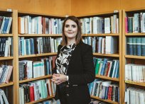 Na čelo Lavričeve knjižnice je na zadnji dan leta 2024 stopila Tina Velikonja. 