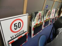 Eden takšnih prikazovalnikov bo opozarjal voznike na Otlici 