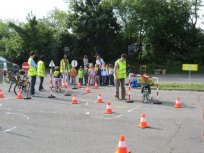 Šolarji se skozi igro o varnosti učijo na vsakoletni prireditvi Sveta za preventivo in vzgojo otrok v cestnem prometu Igrajmo se za varnost